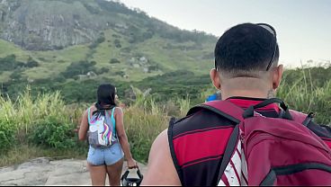 During a hike in Rio de Janeiro, a group of friends decide to have sex in the middle of the forest, including oral sex.